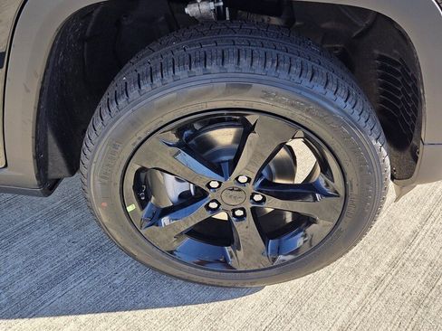 New 2026 Jeep Grand Cherokee Limited w/ Limited Altitude Package image 16