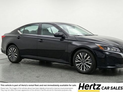 Used 2025 Nissan Altima 2.5 SV FWD image 1