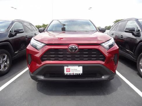 Used 2025 Toyota RAV4 LE AWD/4WD image 2