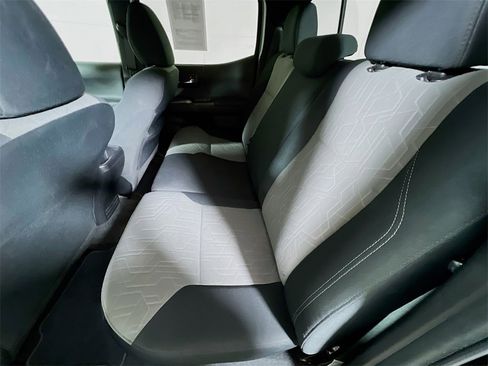 Certified 2022 Toyota Tacoma TRD Off-Road image 22