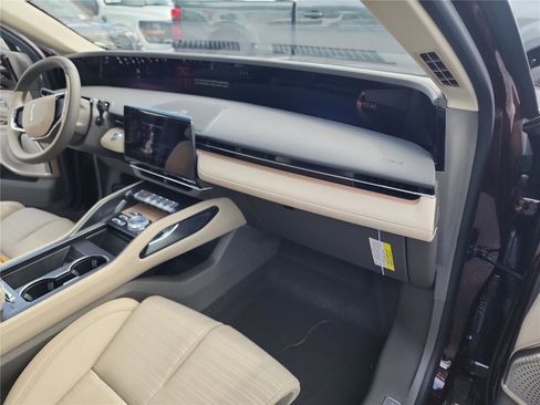 New 2025 Lincoln Nautilus Reserve image 25