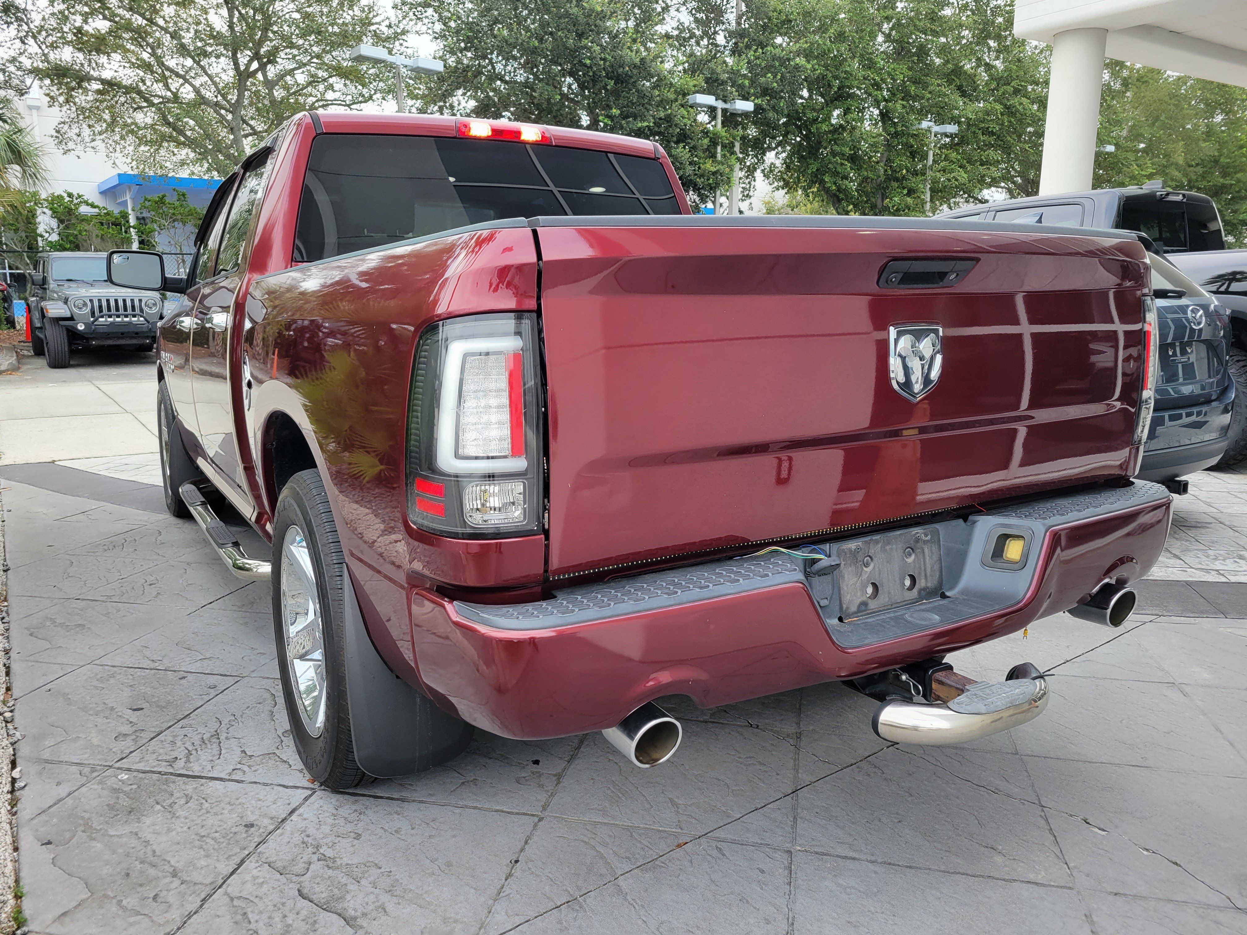 Used 2017 RAM 1500 Express w/ Express Value Package RWD image 2