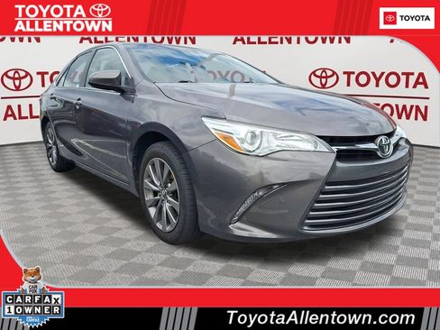 Used 2016 Toyota Camry XLE w/ Moonroof Package FWD image 1