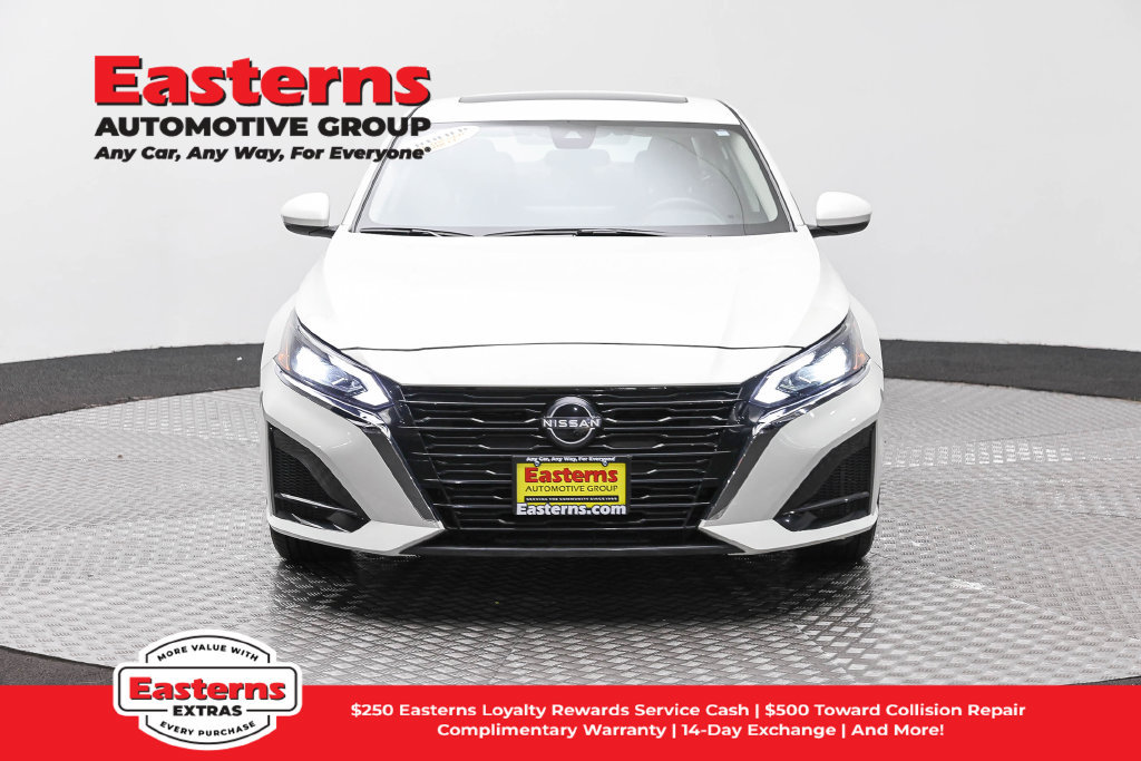 Used 2024 Nissan Altima 2.0 SR FWD image 3