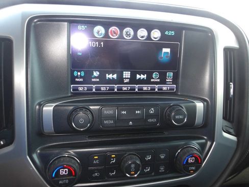 Used 2017 GMC Sierra 2500 SLE w/ HD SLE Preferred Plus Package AWD/4WD image 17