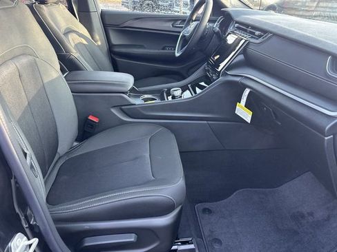 New 2025 Jeep Grand Cherokee Laredo image 13