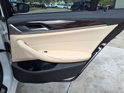 Used 2020 BMW 530e w/ Premium Package image 12