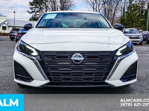 Used 2025 Nissan Altima 2.5 SV image 10