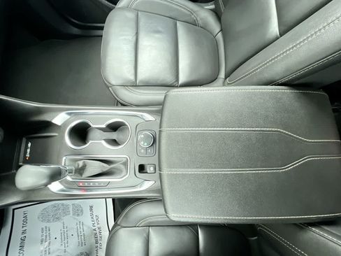 Used 2023 Chevrolet Traverse LT AWD/4WD image 21