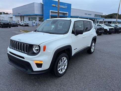 Used 2023 Jeep Renegade Latitude image 3