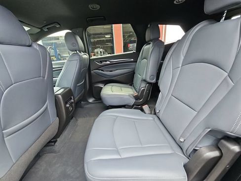 Used 2023 Buick Enclave Essence AWD/4WD image 27
