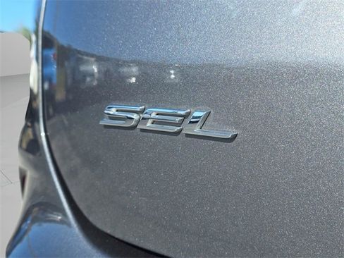 Used 2024 Ford Edge SEL image 9