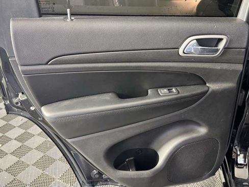 Used 2018 Jeep Grand Cherokee Altitude AWD/4WD image 27