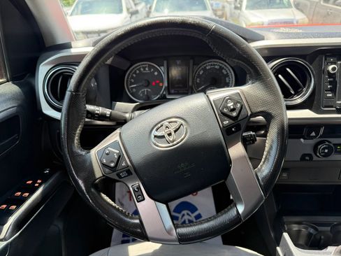Used 2017 Toyota Tacoma SR5 w/ Tow Package RWD image 11