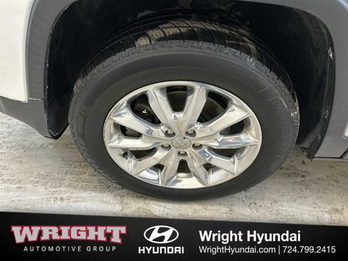 Used 2017 Jeep Cherokee Limited image 8