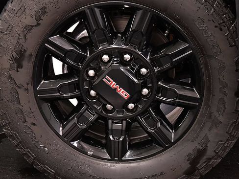 Used 2025 GMC Sierra 2500 AT4 AWD/4WD image 9