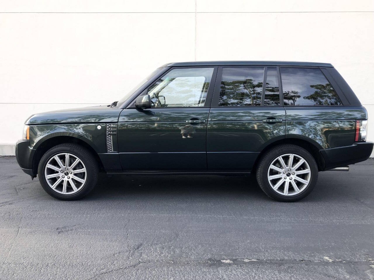 Used 2012 Land Rover Range Rover Supercharged AWD/4WD image 3