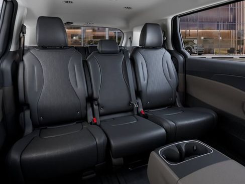 New 2026 Kia Carnival FWD image 16