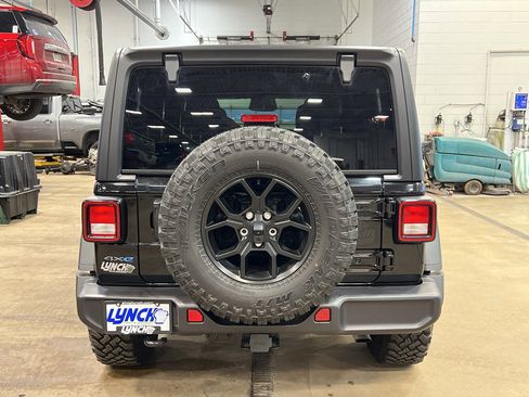Used 2025 Jeep Wrangler Willys image 38