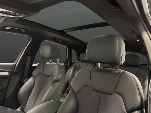 Used 2023 Audi Q5 e Prestige w/ Prestige Package image 7