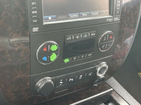 Used 2013 GMC Yukon XL Denali image 6