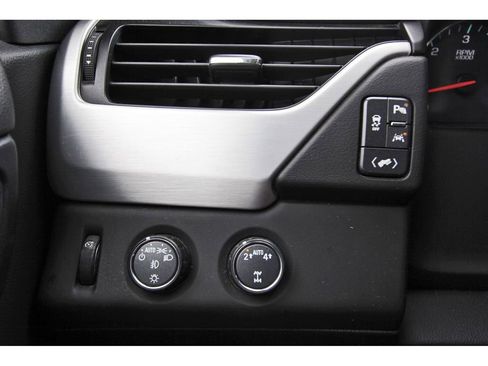 Used 2017 GMC Yukon XL SLT w/ Open Road Package image 18