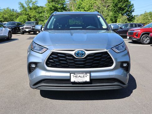 Used 2020 Toyota Highlander XLE AWD/4WD image 2