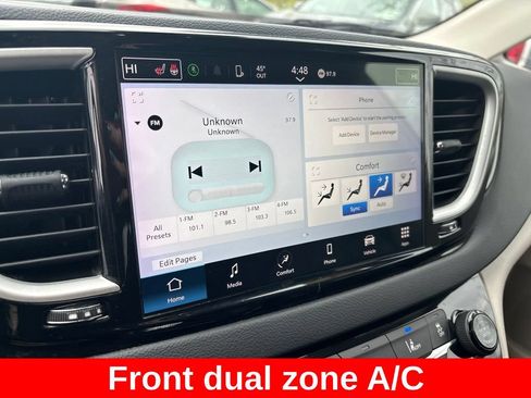 Used 2023 Chrysler Pacifica Touring-L FWD image 14