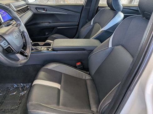 Used 2025 Toyota Camry SE FWD image 13