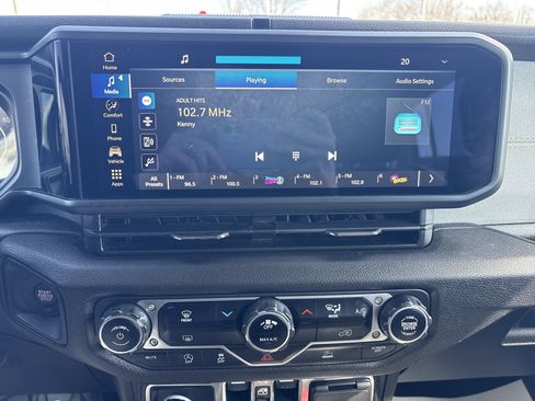 Used 2024 Jeep Wrangler Sport S image 26