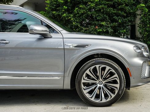 Used 2024 Bentley Bentayga Extended Wheelbase AWD/4WD image 11