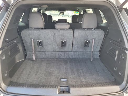 Used 2025 GMC Acadia Elevation image 10