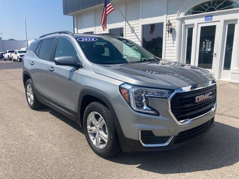Used 2024 GMC Terrain SLE w/ Driver Convenience Package AWD/4WD image 3
