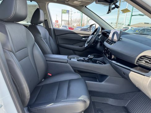 Used 2024 Nissan Rogue SL w/ SL Premium Package image 39