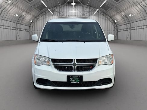 Used 2014 Dodge Grand Caravan SE image 2
