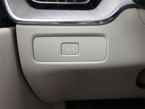 Used 2023 Volvo XC60 B5 Plus w/ Climate Package image 28