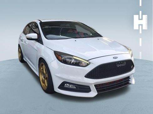 Used 2017 Ford Focus ST w/ Equipment Group 402A FWD image 4