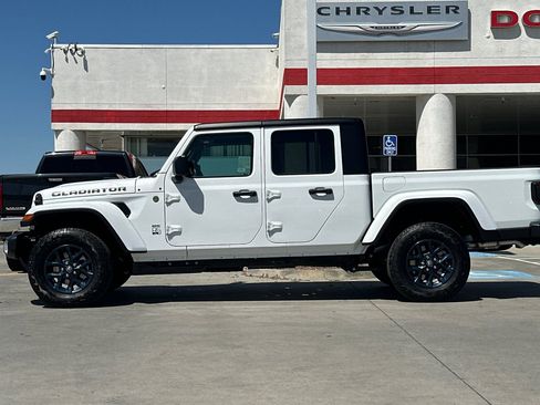 New 2026 Jeep Gladiator Sport AWD/4WD image 3