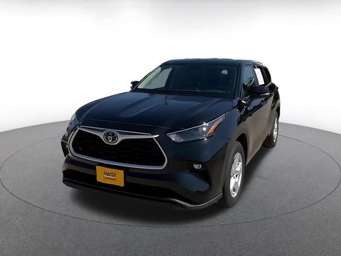 Used 2025 Toyota Highlander LE FWD image 7
