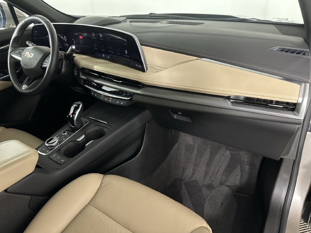 Used 2024 Cadillac XT4 Premium Luxury w/ Active Safety Package AWD/4WD image 32