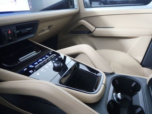 Used 2026 Porsche Cayenne E-Hybrid image 25