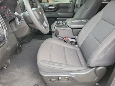 Used 2024 Chevrolet Silverado 2500 Custom w/ Custom Value Package image 3