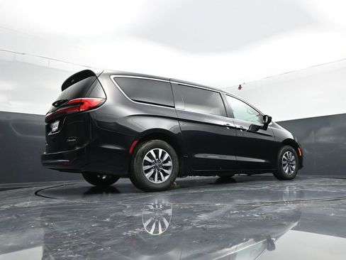 Used 2024 Chrysler Pacifica Limited FWD image 60