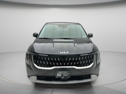 Used 2025 Kia Carnival FWD image 2