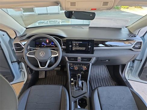 New 2025 Volkswagen Taos SE image 15