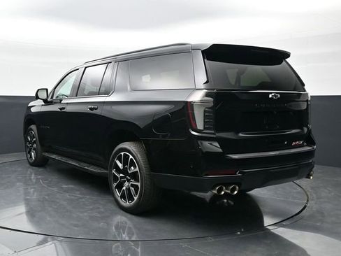 Used 2025 Chevrolet Suburban RST w/ Comfort Package AWD/4WD image 5