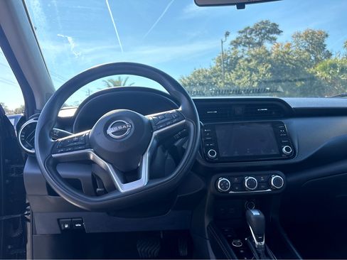 Used 2023 Nissan Kicks SV image 4