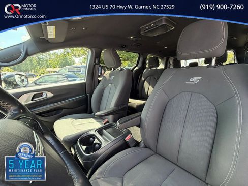 Used 2019 Chrysler Pacifica Touring Plus w/ S Appearance Package FWD image 10