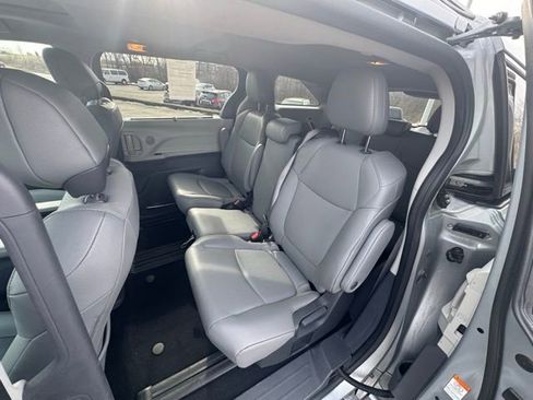 Used 2024 Toyota Sienna XLE image 15