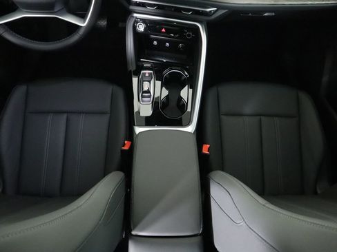 Used 2025 Audi Q5 Premium w/ Convenience Package image 18